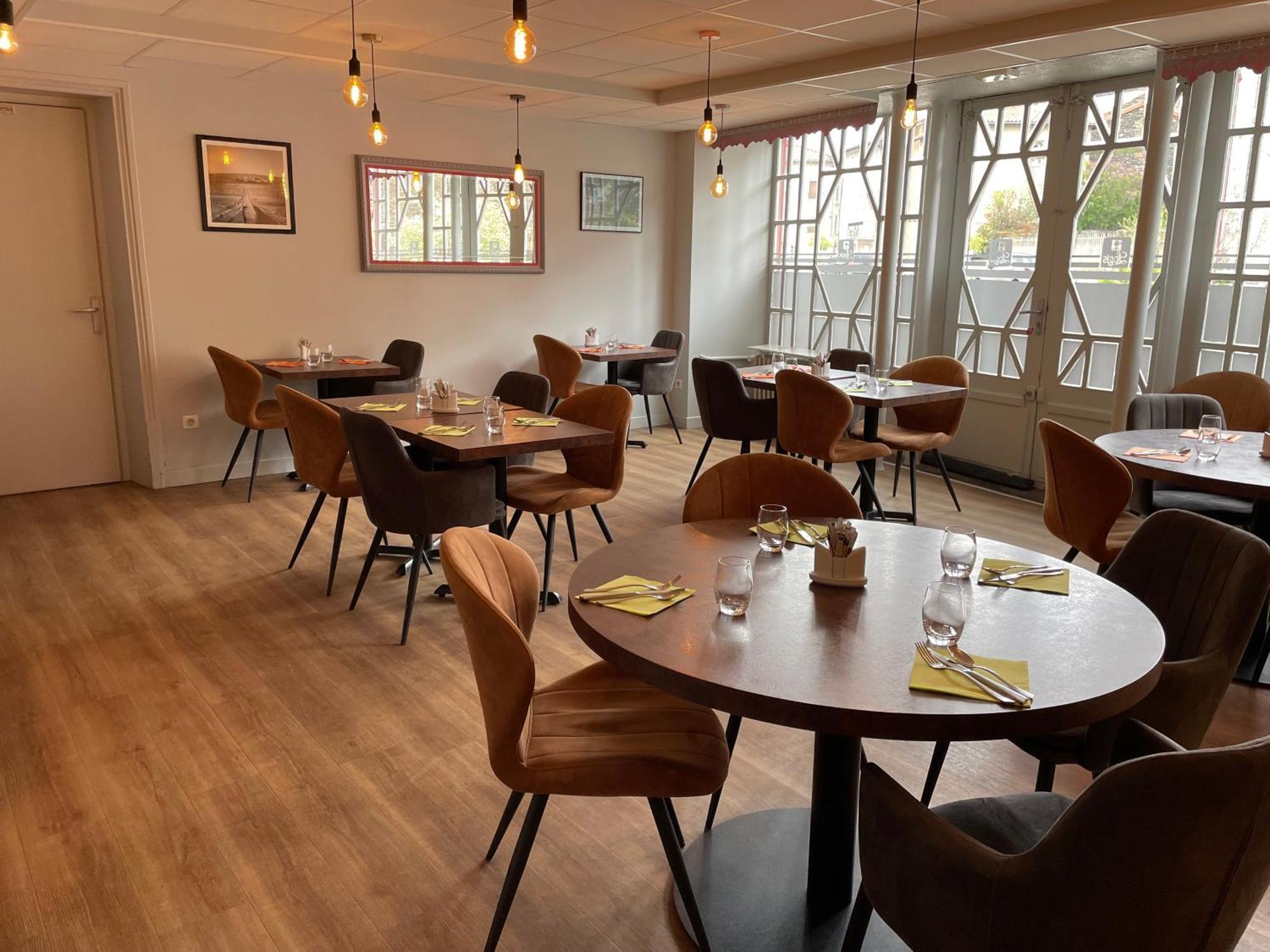 Logis Hotel Restaurant Des Voyageurs Saint-Paulien 外观 照片